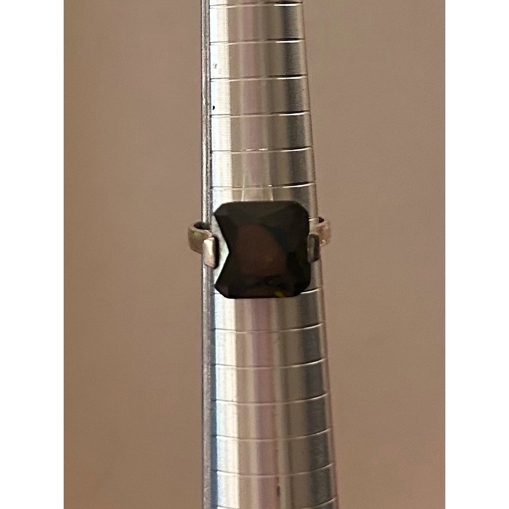 Silver Tone Metal Band Ring Prong Set Square Dark Green Stone 1 Gem Size 7.5